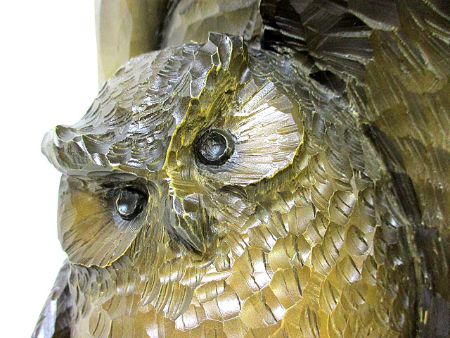 蝦夷シマフクロウ 梟翔 スタンド型レリーフ 上山作 木彫りのレリーフ トミヤ郷土民芸