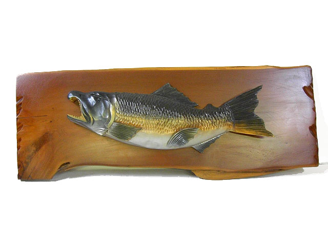 ❤️値下げ断行❤️見事な手彫り仕上げ★鮭の飾り額 オンコ板 鮭額16－24号 [トミヤ郷土民芸]