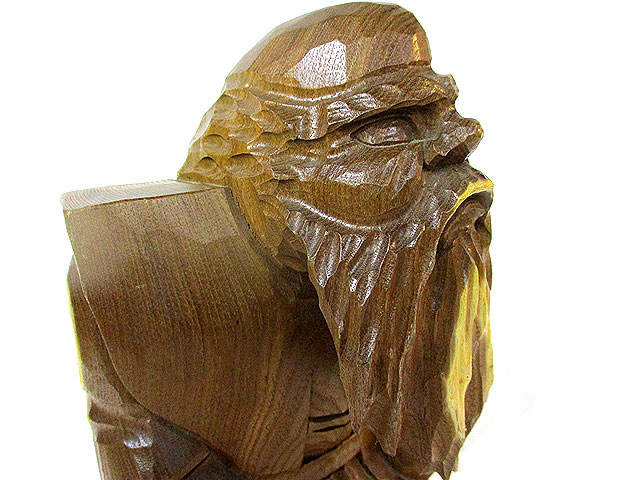 アイヌ酋長座り槍持ち9号エンジュ [トミヤ郷土民芸]