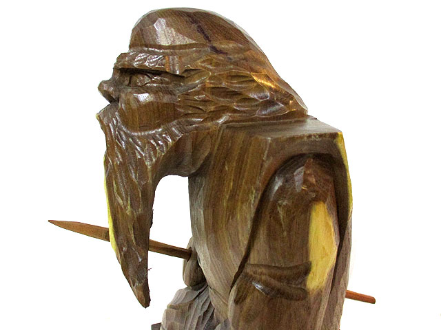 アイヌ酋長座り槍持ち9号エンジュ [トミヤ郷土民芸]